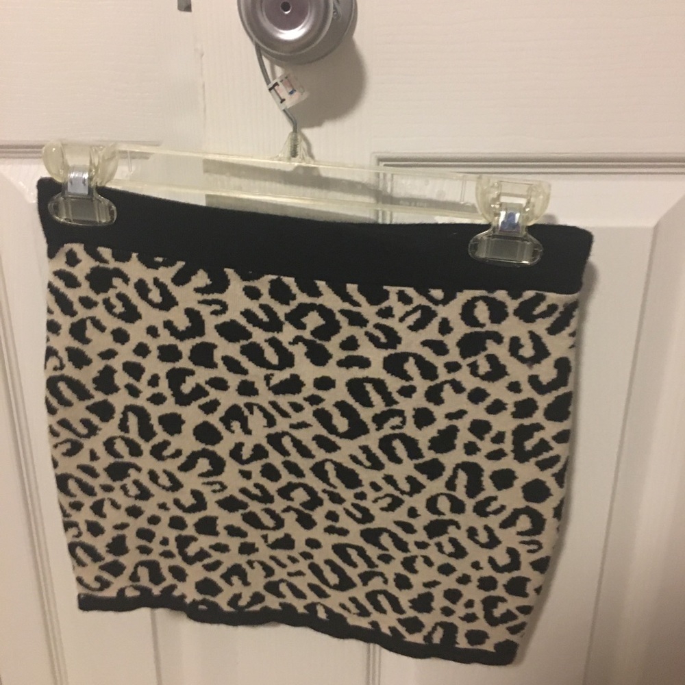Forever 21 leopard print skirt Medium - Picture 3 of 3